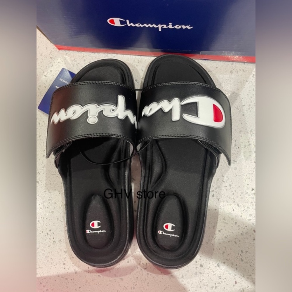 SOLD 💯Authentic Champion slides